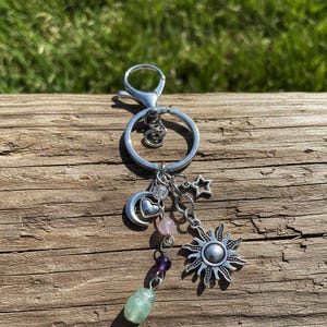 Celestial Sun Moon Star-sleutelhanger met kristallen, zilveren Sunburst-zakbedel, Witchy Boho-sieraden, spiritueel cadeau voor haar, Y2K-tasaccessoire