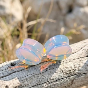 Opalite Teardrop Ohr Plugs, 8 mm-30 mm Waterdrop Stein Plugs für gestreckte Ohren, schillernder Mondstein Glaskörperschmuck, Geschenk für sie.