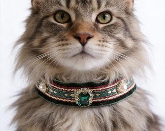 Vintage Royal Green Velvet Cat Collar, Embroidered Boho Pet Choker with Emerald & Pearls, Luxury Kitten Jewelry Gift, Renaissance Style