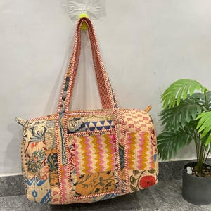 Patchwork Duffelväska Blommigt Blockmönster Blå: Rosa Blommigt Quilted Bomullsbärväska