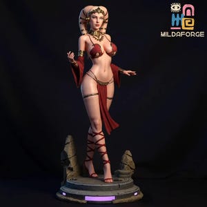 Peut inclure: Une figurine 3D détaillée d'un personnage féminin en tenue rouge, posée sur une plateforme circulaire. La figurine a un visage détaillé, une coiffe élaborée et est ornée de bijoux en or. La plateforme est sur fond sombre, avec le logo "MILDAFORGE".