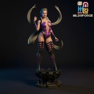 Può includere: Statuetta dettagliata di un personaggio femminile in un body viola e nero, con lunghi capelli fluenti. La figura è in piedi su una base decorativa. L'immagine include il testo "MILDAFORGE".