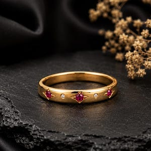 Alliance en or massif 14 carats avec rubis | Bague rubis sertie étoile | Bracelet empilable | Bague pierre de naissance juillet | Bague d'éternité minimaliste en rubis