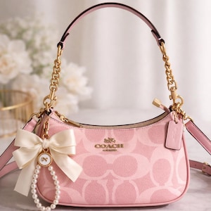 Sac à bandoulière Teri monogrammé signature en rose poudré, sac à main de luxe pour femme avec chaîne en or et bandoulière, sac à main en cuir de style moderne des années 90