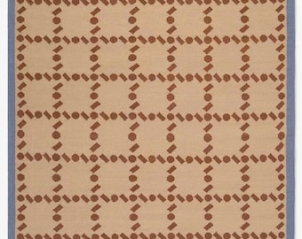 Alfombra de lana tejida a mano en tonos azul, óxido y beige: Diseño minimalista moderno escandinavo de Rollakan