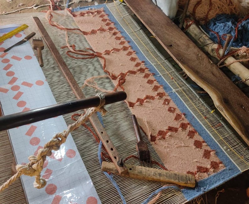 Alfombra de lana tejida a mano en tonos azul, óxido y beige: Diseño minimalista moderno escandinavo de Rollakan imagen 6