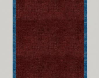 Tejido a mano en rojo y azul: Crimson Horizon, diseño minimalista moderno