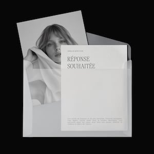 May include: A black and white photograph of a woman with long hair, partially obscured by a white fabric. The image is inside a light gray envelope, with a card that reads "RÉPONSE SOUHAITÉE".