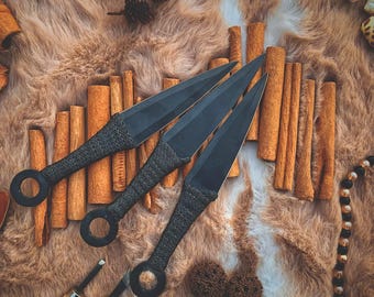 3-Piece Throwing Knife Set – Hand-Forged Carbon Steel Blade with Paracord Handle – Hunting tools – Unsharpened Knife