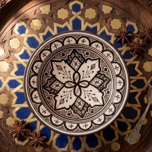 Handgemachter marokkanischer Keramikteller, schwarz-weiße Berber-Keramik-Wanddekoration, Kunst, Boho Rustikales Zuhause