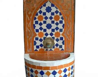 Fontana da parete in piastrelle marocchine fatte a mano / Fontana in ceramica blu-arancio