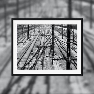 Tausend Wege -- Schwarz weiße Eisenbahnen unter Schnee [Angers, Frankreich]