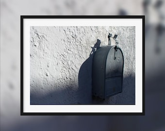 Outside of time -- Old americain mailbox on a white wall [Philipsburg, Sint Maarten]
