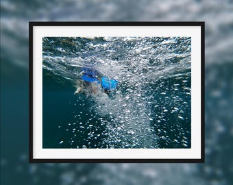 Barracuda aperitif -- A person swimming with fins and blowing bubbles [Sainte Rose, Guadeloupe]