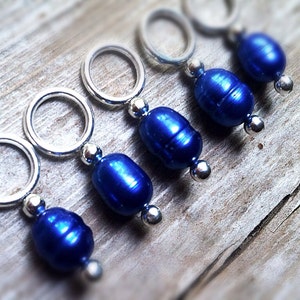 Stitch Markers // Knitting Markers // Snagless // Freshwater Pearl // Royal Blue // Set of 5 image 1