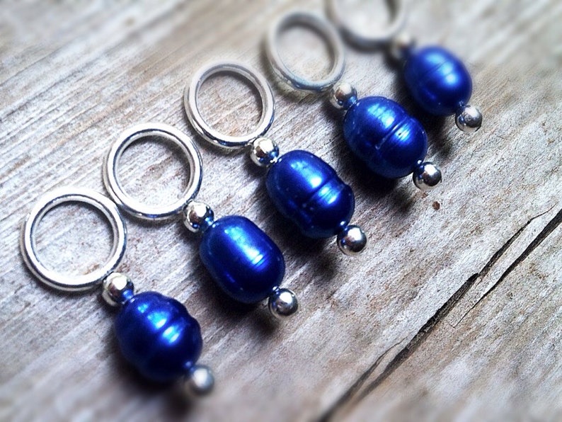 Stitch Markers // Knitting Markers // Snagless // Freshwater Pearl // Royal Blue // Set of 5 image 1