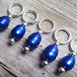 Stitch Markers // Knitting Markers // Snagless // Freshwater Pearl // Royal Blue // Set of 5 image 2