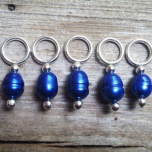 Stitch Markers // Knitting Markers // Snagless // Freshwater Pearl // Royal Blue // Set of 5 image 3