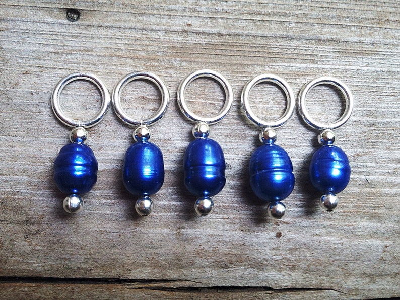 Stitch Markers // Knitting Markers // Snagless // Freshwater Pearl // Royal Blue // Set of 5 image 3