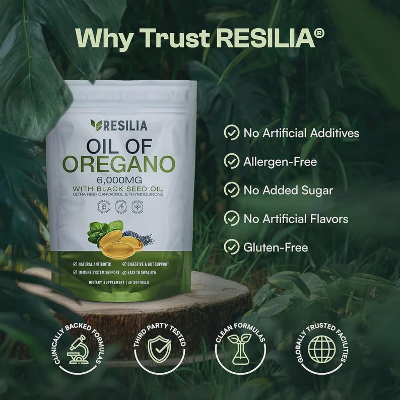 K&ouml;nnte beinhalten: Ein wei&szlig;er Beutel mit RESILIA Oil of Oregano, 6.000MG, mit Schwarzk&uuml;mmel&ouml;l. Das Etikett enth&auml;lt Text &uuml;ber die Vorteile des Produkts, wie z. B. allergenfrei und glutenfrei. Der Hintergrund zeigt gr&uuml;nes Laub.