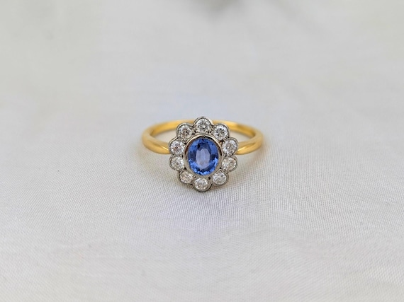 Vintage 18ct Gold Cornflower Blue Sapphire & Diamond Cluster Ring