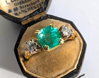 Vintage 18kt gouden natuurlijke smaragd en diamanten ring met drie stenen