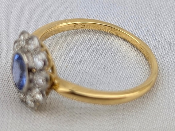 Vintage 18ct Gold Cornflower Blue Sapphire & Diamond Cluster Ring