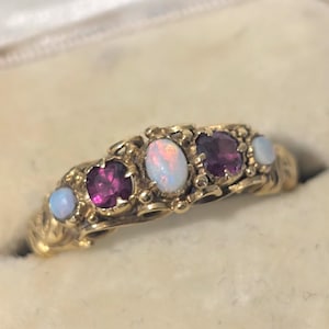 Antiker 18 Karat Gold Rubin & Opal Ring - Victorian / Edwardian