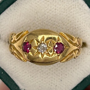 Antiker Chester-Ring von 1910 aus 18-karätigem Gold mit Rubin und Diamanten im Zigeunerstil – Größe L / US 6