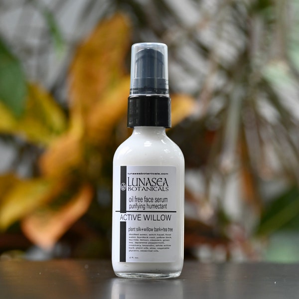 Oil free face moisturizing serum with silk proteins