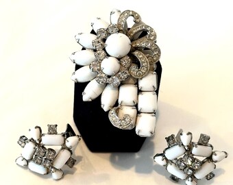 Brooch/Earrings, Weiss Milk Glass Rhinestone, Clip-On Earrings