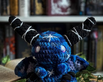 Peluche de diablillo cósmico de ganchillo / Monstruo de fantasía hecho a mano, duende celestial, demonio