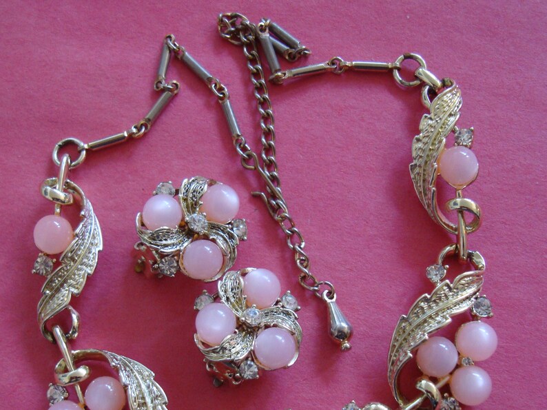 1960/'s NECKLACE adjusts from 14 inch to 16 inch MATCHING clip on ears unusual and interesting necklace Please see description area