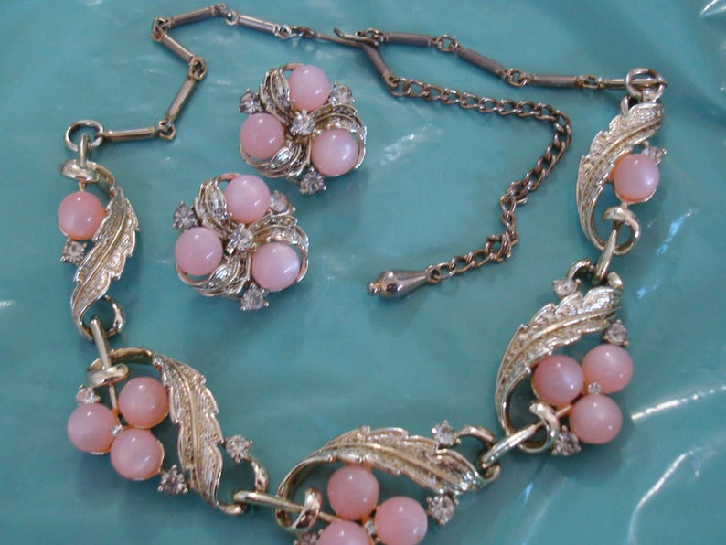1960/'s NECKLACE adjusts from 14 inch to 16 inch MATCHING clip on ears unusual and interesting necklace Please see description area