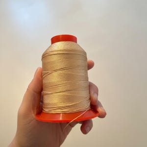 6-strand 0.5mm champagne-colored braided polyester thread – Full spool approximately 66m – High strength DIY jewelry