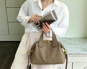 Bolso tote de piel auténtica: bandolera color topo con herrajes dorados, elegante bolso de hombro para uso diario.