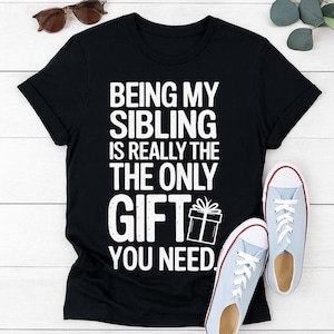 Ser mi hermano/a es el único regalo que necesitas (Camiseta divertida para la familia)