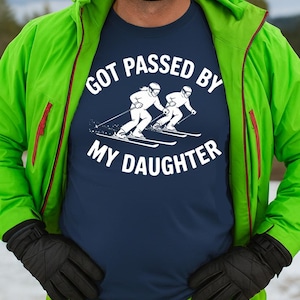 Wurde von meiner Tochter Ski fahren T-Shirt Retro Dad Skifahrer, Familien Ski Rennen bestanden