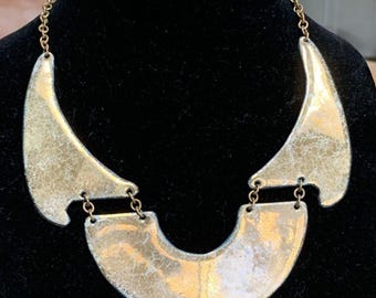 Collar vintage Yoki Ben Israel, estilo brutalista, esmalte dorado, estilo pasarela, 20 pulgadas.