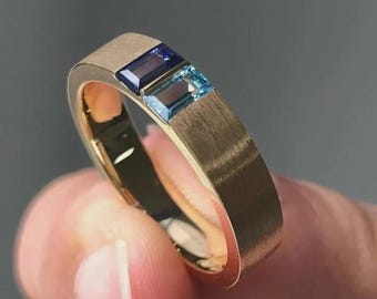 Herrenring mit zwei Steinen, 5x2.50 mm Baguette Ring, Ring mit gebürstetem Finish für Ihn, Ehering mit Saphir und Topas