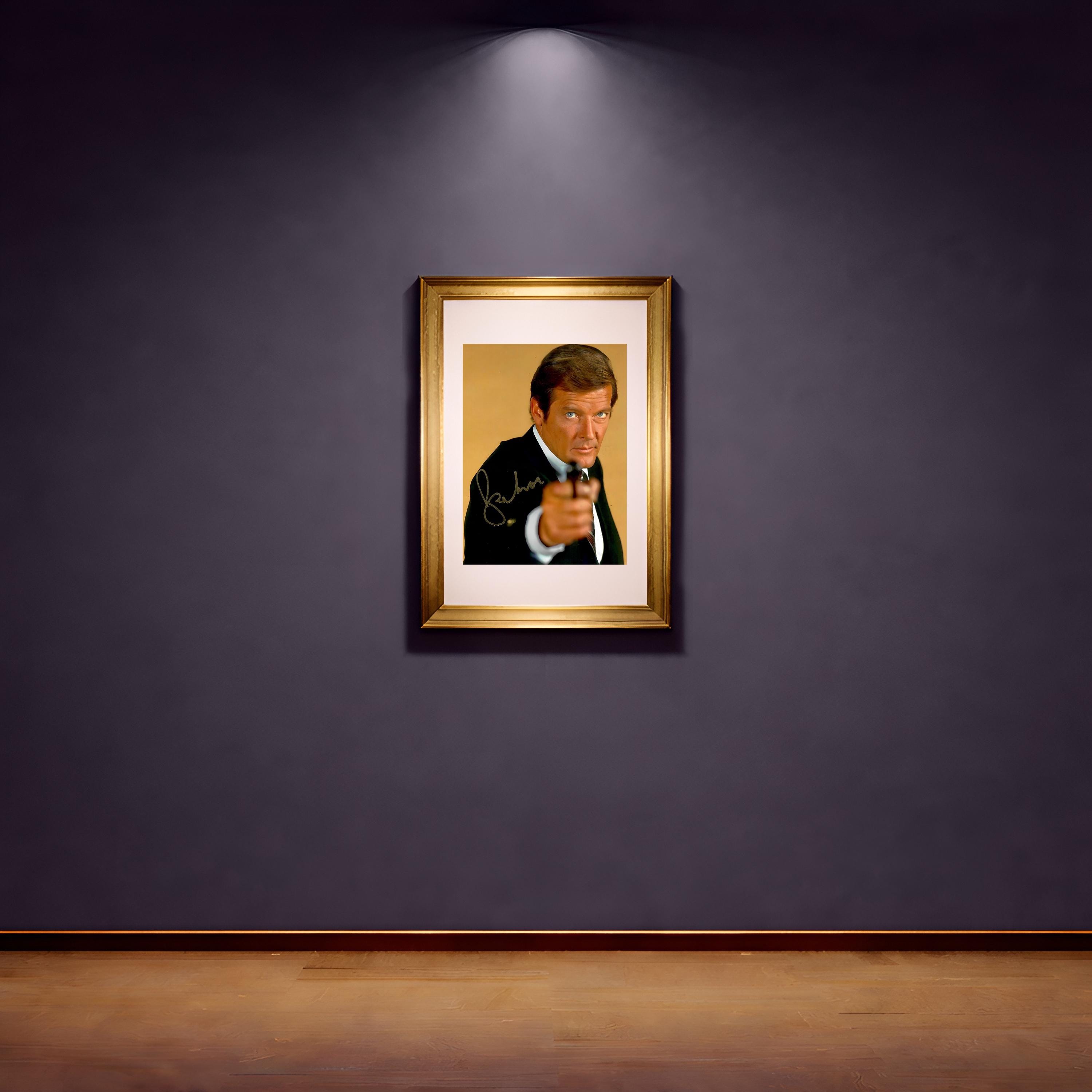 Roger Moore 直筆？サイン入り写真 COA証明書付き Roger Moore – Authentic Autograph Including Coa - Etsy