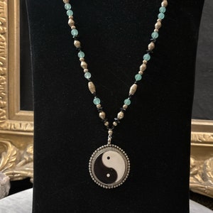 Yin Yang Necklace with Aventurine & Vintage Beads imagen 1