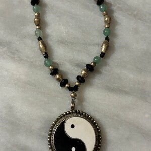 Yin Yang Necklace with Aventurine & Vintage Beads imagen 3