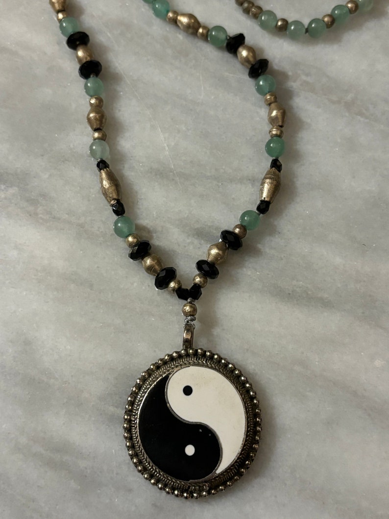 Yin Yang Necklace with Aventurine & Vintage Beads imagen 3