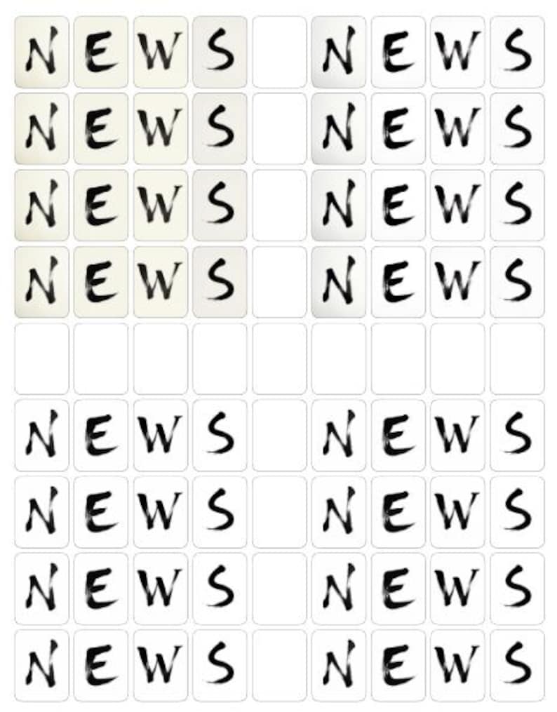 K&ouml;nnte beinhalten: Ein Raster aus wei&szlig;en Kacheln mit dem Wort "NEWS" in schwarzer Pinselstrichschrift. Das Wort wiederholt sich &uuml;ber die Kacheln und erzeugt ein Muster. Das Gesamtdesign ist schlicht und grafisch.