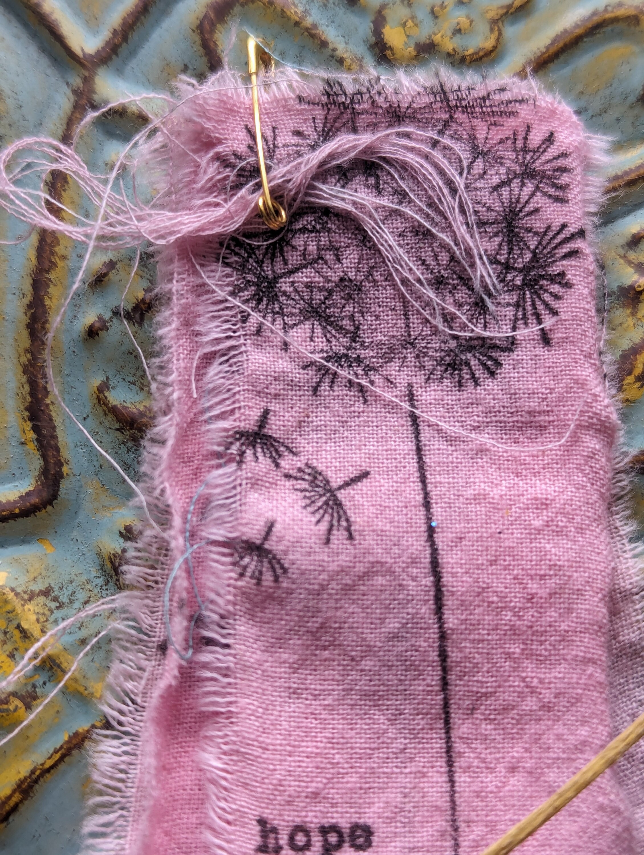 Set of 4 Dandelions on cotton