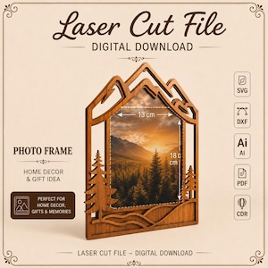 Könnte beinhalten: Ein Holz-Laser-Cut-Fotorahmen in Form von Bergen und Bäumen, entworfen für ein Foto von 13 cm x 18 cm. Der Rahmen ist ein digitaler Download, ideal für Heimdekoration und Geschenke. Der Text "Laser Cut File" und "Digital Download" ist enthalten.