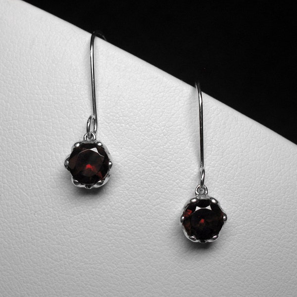 Garnet / Earrings / Red / Pyrope / Sterling Silver / Dangle Earrings