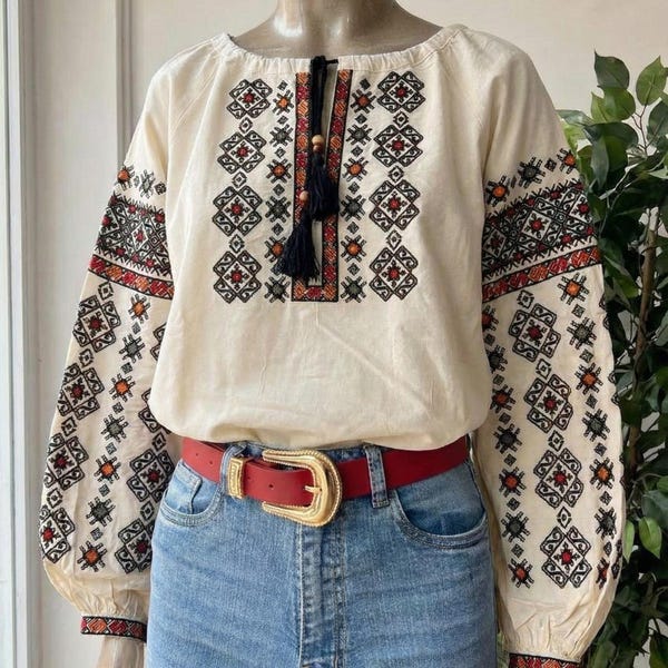 Ukrainische Vyshyvanka bestickte Boho Bluse - Beiges Folklore Bauern Top