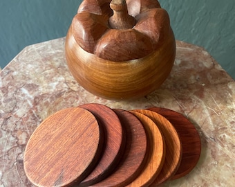 Juego de posavasos de madera, posavasos vintage de madera de teca con soporte para manzana, 7 piezas torneadas a mano con diseño floral, decoración de mesa estilo bohemio